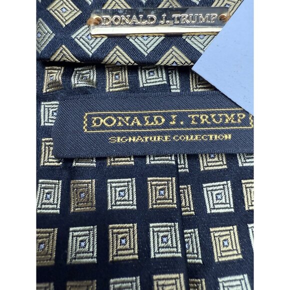 Donald J. Trump Signature Collection Necktie - Black/Gold Geometric 100% Silk - Picture 3 of 7